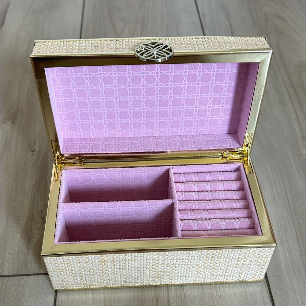 Lilly Pulitzer Woven Jewelry Box with Gold Trim EUC - Picture 2 of 9
